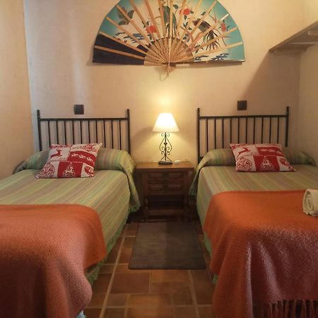 La Casa Del Abuelo Simon Guest House Fuente el Sauz ภายนอก รูปภาพ