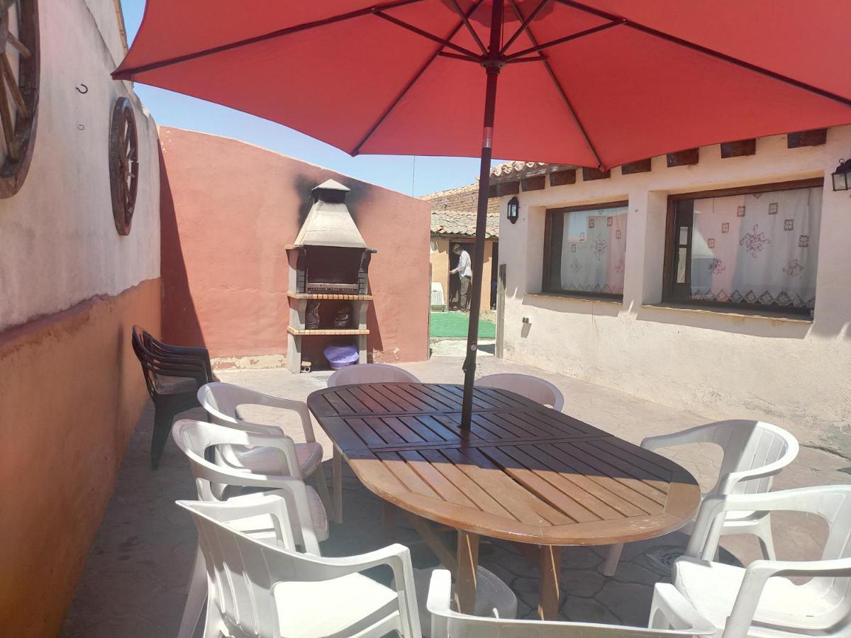 La Casa Del Abuelo Simon Guest House Fuente el Sauz ภายนอก รูปภาพ