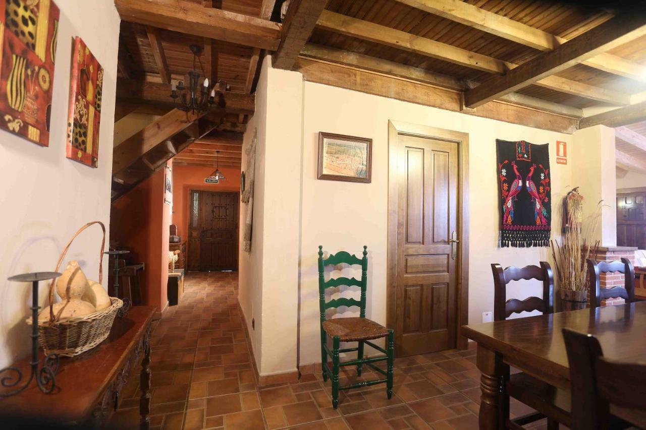 La Casa Del Abuelo Simon Guest House Fuente el Sauz ภายนอก รูปภาพ