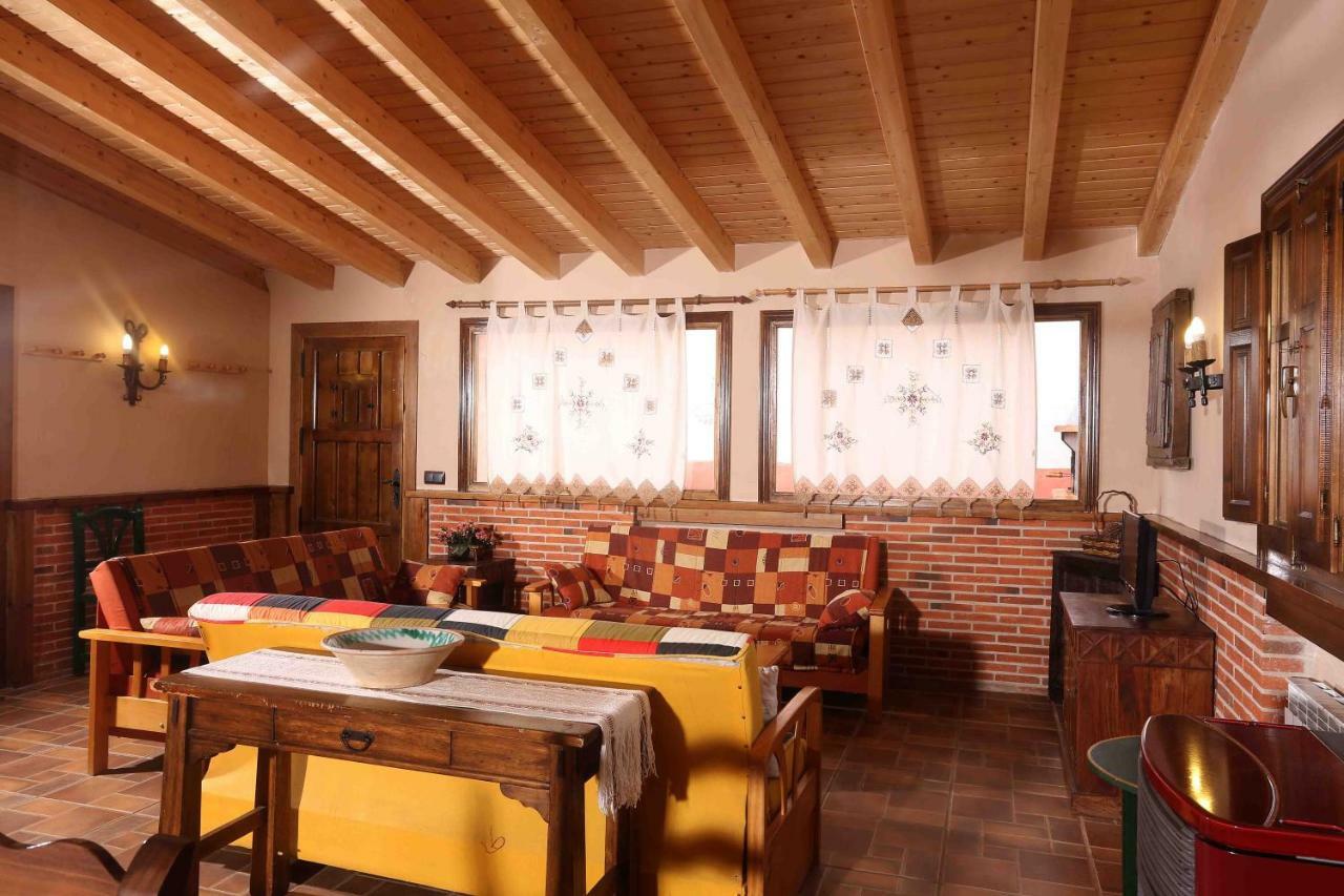 La Casa Del Abuelo Simon Guest House Fuente el Sauz ภายนอก รูปภาพ