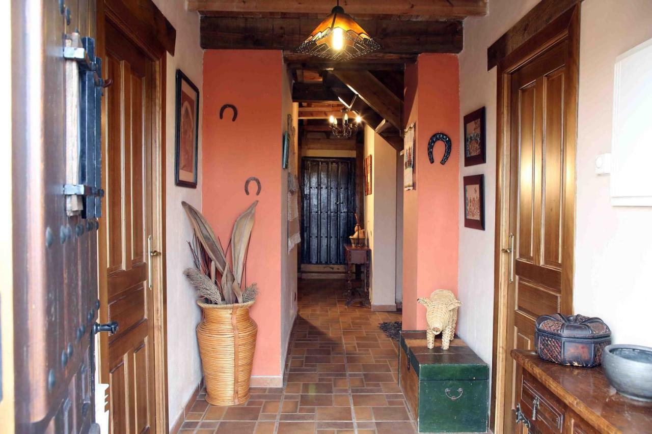 La Casa Del Abuelo Simon Guest House Fuente el Sauz ภายนอก รูปภาพ