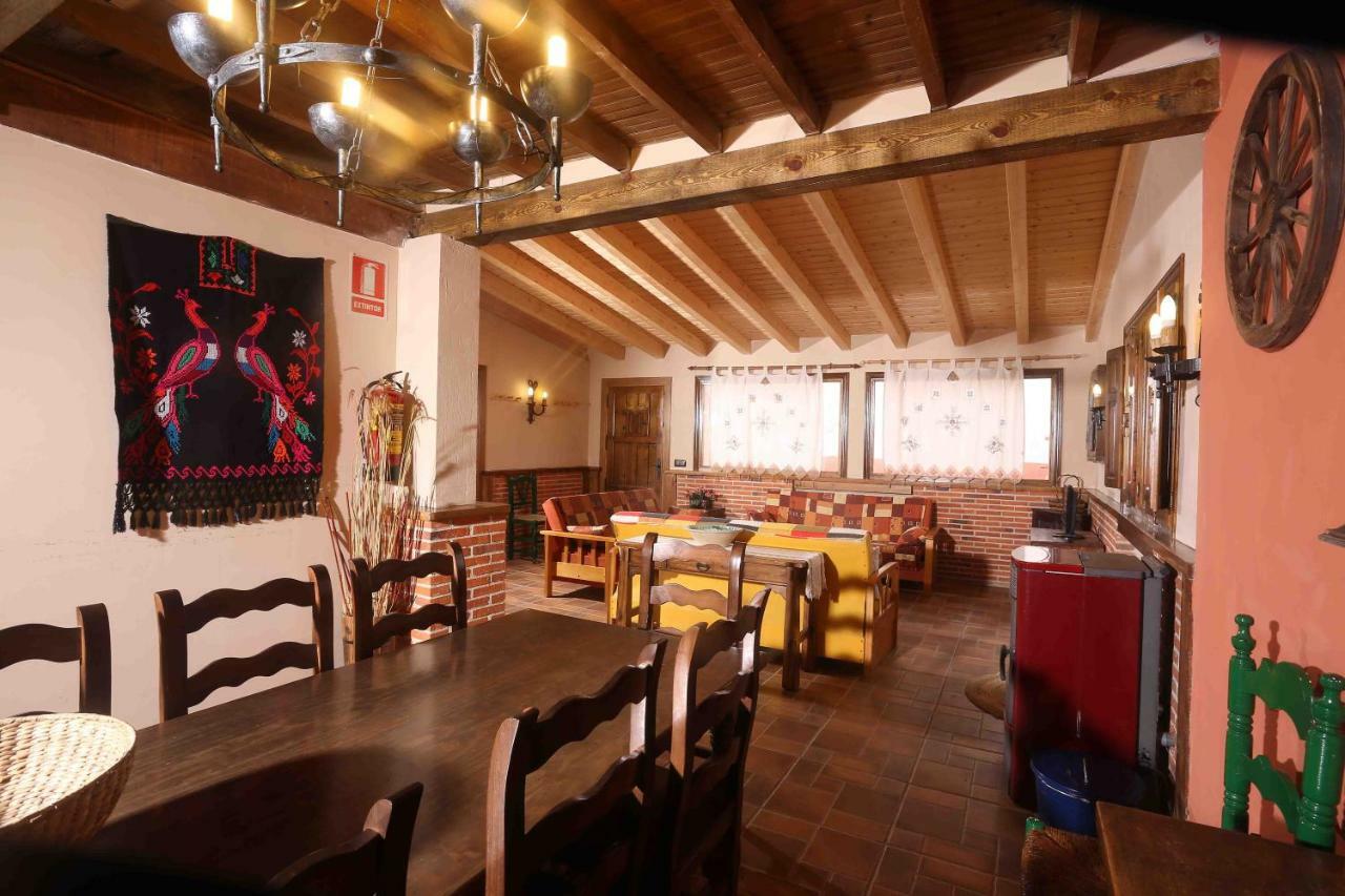 La Casa Del Abuelo Simon Guest House Fuente el Sauz ภายนอก รูปภาพ