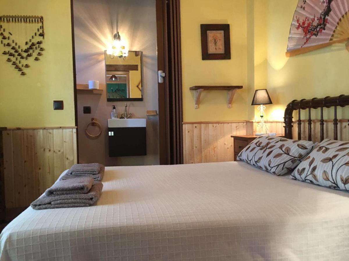 La Casa Del Abuelo Simon Guest House Fuente el Sauz ภายนอก รูปภาพ