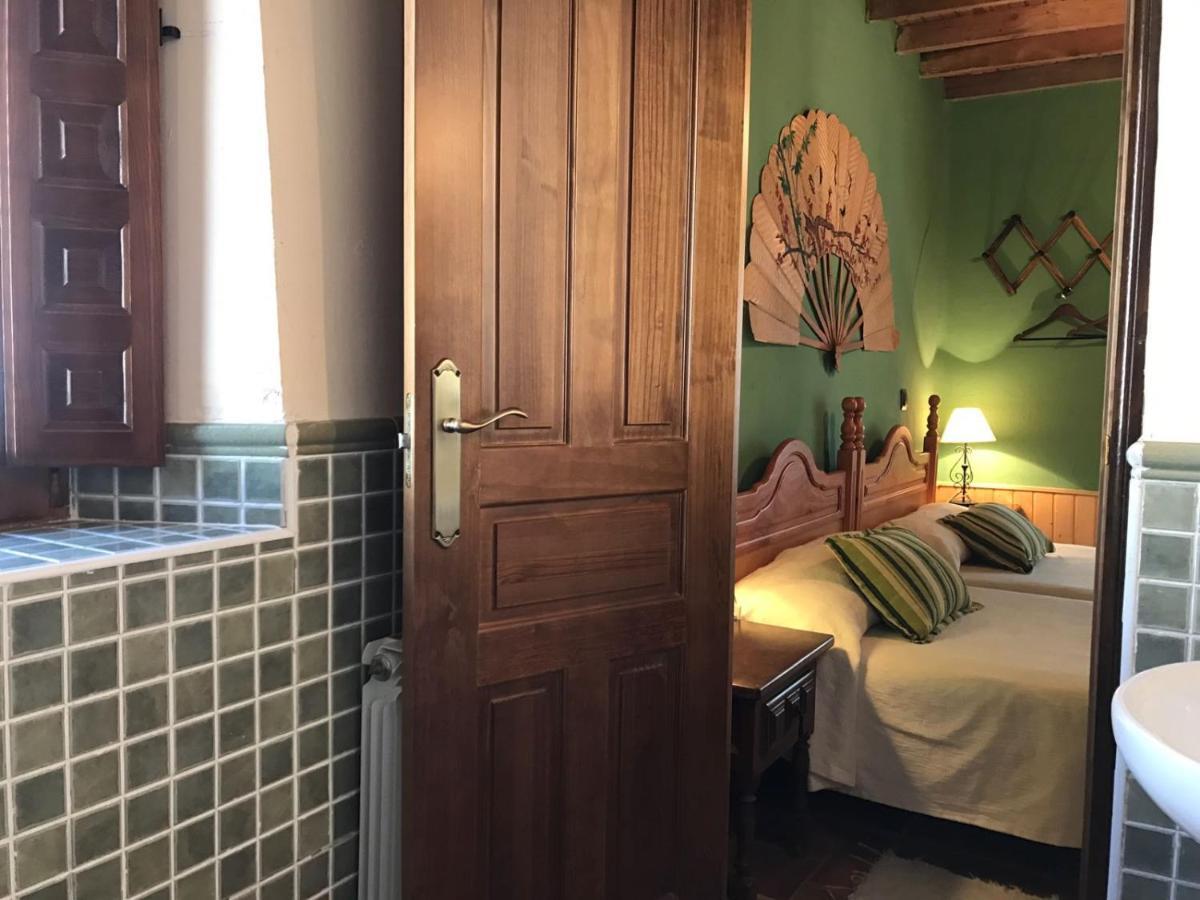 La Casa Del Abuelo Simon Guest House Fuente el Sauz ภายนอก รูปภาพ