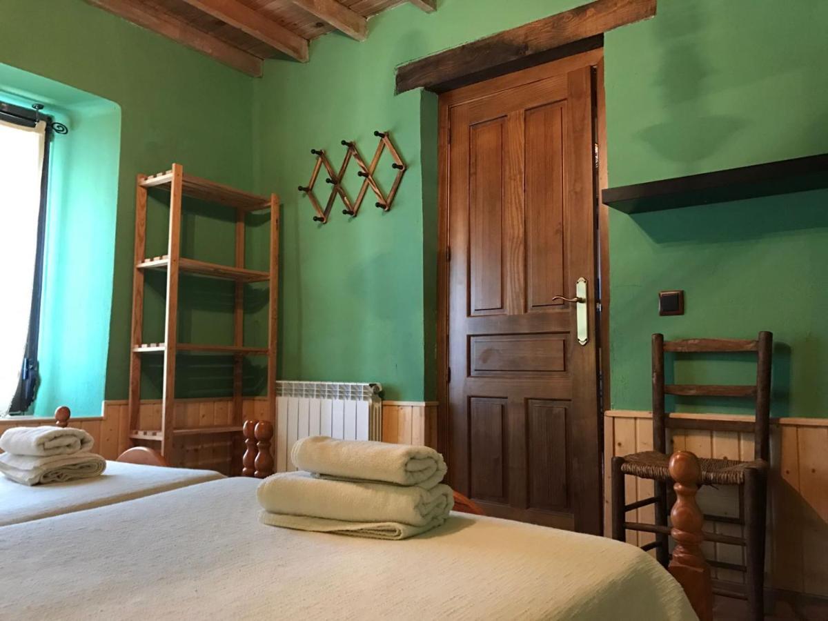 La Casa Del Abuelo Simon Guest House Fuente el Sauz ภายนอก รูปภาพ
