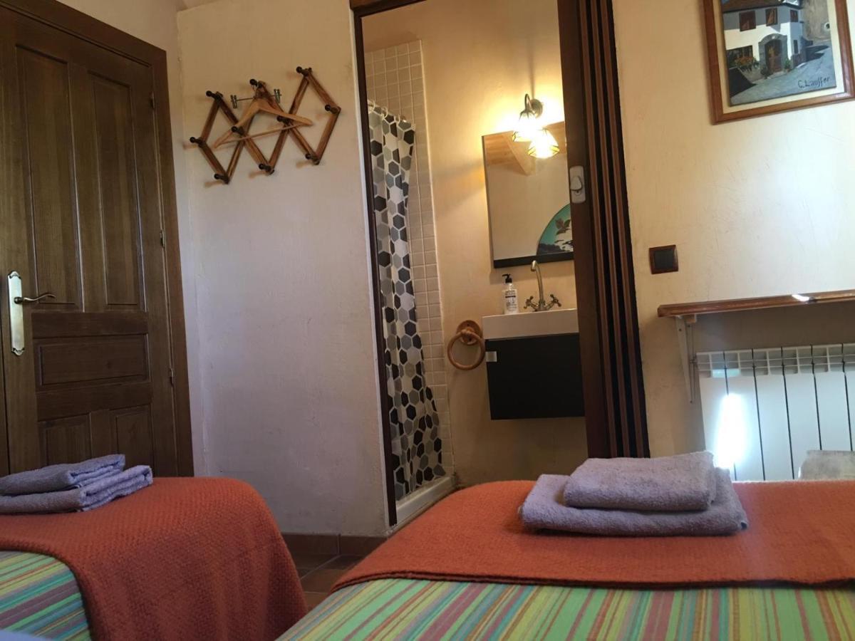 La Casa Del Abuelo Simon Guest House Fuente el Sauz ภายนอก รูปภาพ